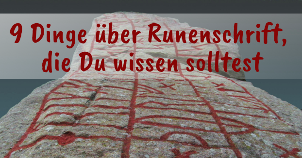 Ein ziemlich ungewöhnlich von unten nach oben fotografierter Runenstein, der Erikstein aus Schleswig-Holstein, darüber die Überschrift des Blogbeitrags.
