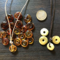 Preview: Bernstein Donut "Butterscotch", Miniatur nach megalithischem Vorbild