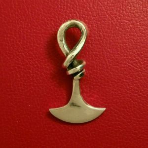 Mondsichelamulett, geschmiedet, Silber