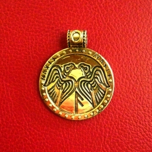 Amulett mit Odins Raben, Bronze