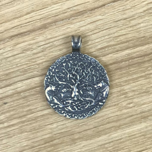 Amulett Weltenbaum mit Wölfen, Edelstahl