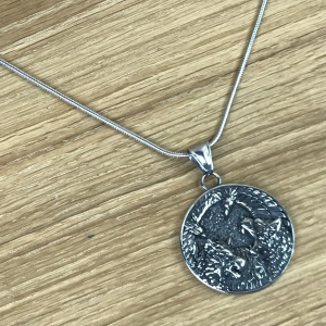 Amulett mit Wölfen und Raben, Edelstahl