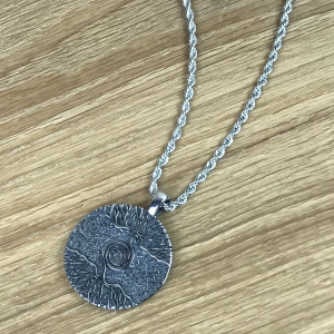 Weltenbaum-Amulett mit Spiralwirbel, Edelstahl