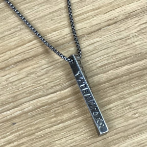 Runenstab mit Runen der 24er Runenreihe, Edelstahl geschwärzt