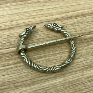 Ringfibel mit Vogelköpfen, bronzefarben