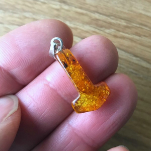 Bernstein-Thorshammer hell mit Silberöse