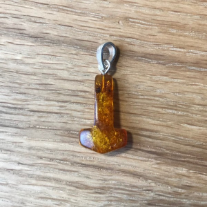 Bernstein-Thorshammer hell mit Silberöse