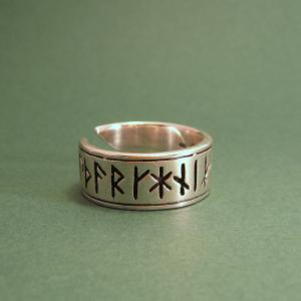 Ring mit 16er-Futhark silber, groß