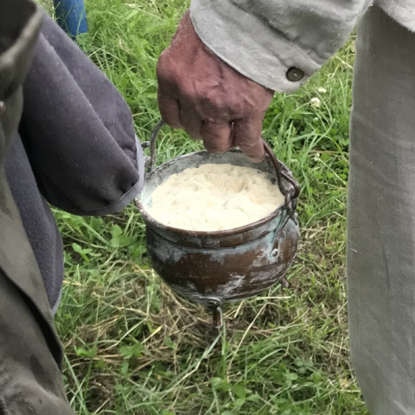 Bernsteinstaub zum Opfern im Ritualfeuer