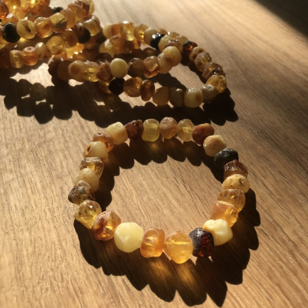 Armband Bernstein Rohperlen, bunt, auf Gummiband