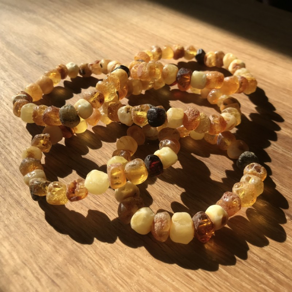 Armband Bernstein Rohperlen, bunt, auf Gummiband