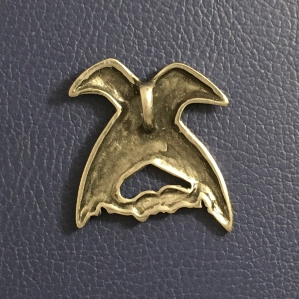 Rabenpaar, Amulett aus Zinn