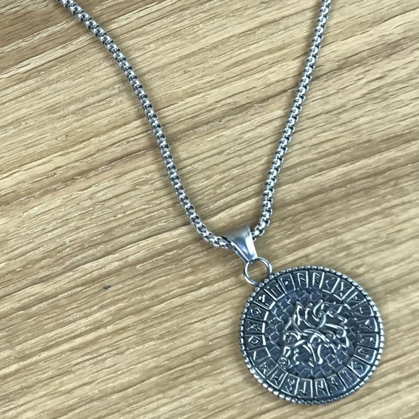 Amulett mit Wolf und Runen des Älteren Futharks, Edelstahl