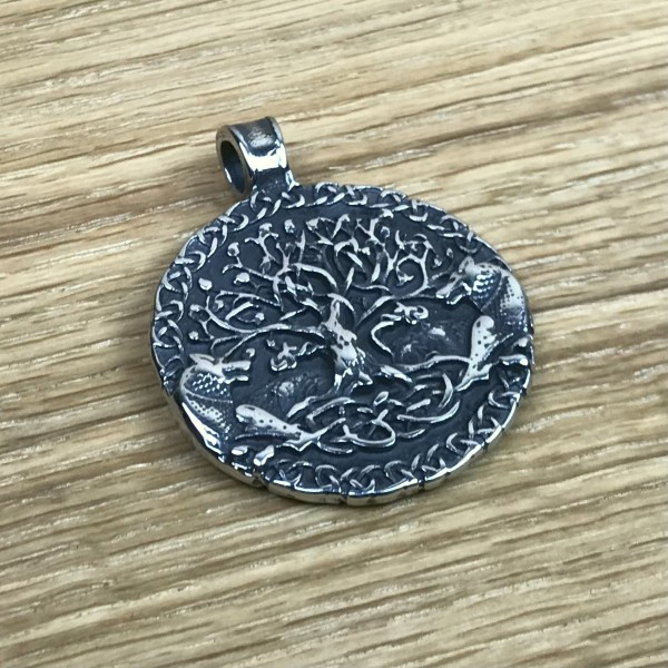 Amulett Weltenbaum mit Wölfen, Edelstahl