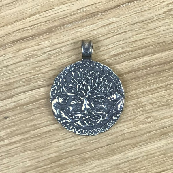 Amulett Weltenbaum mit Wölfen, Edelstahl