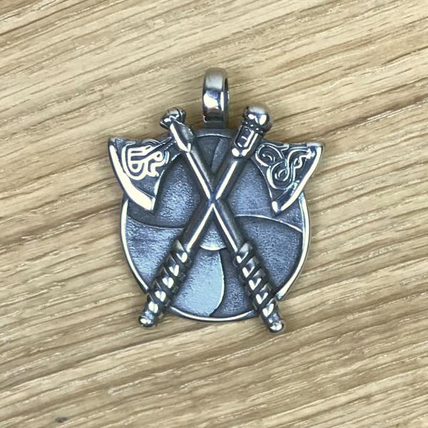 Wikinger-Amulett mit Äxten und Rundschild, Edelstahl