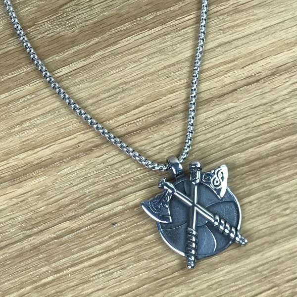 Wikinger-Amulett mit Äxten und Rundschild, Edelstahl