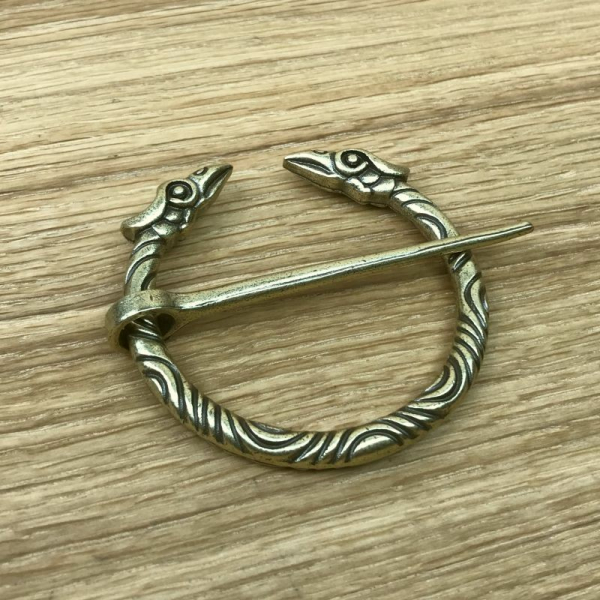 Ringfibel mit Vogelköpfen, bronzefarben