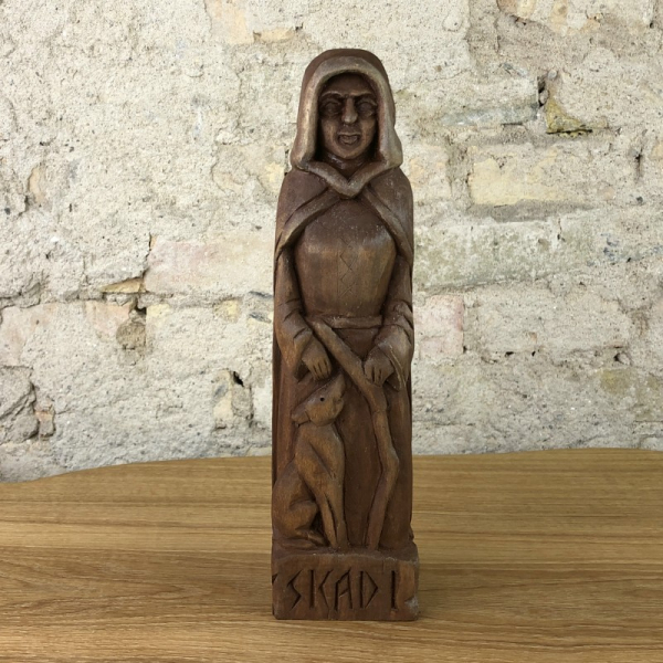 Skadi, 25cm Götterfigur handgeschnitzt aus Lindenholz, Unikat