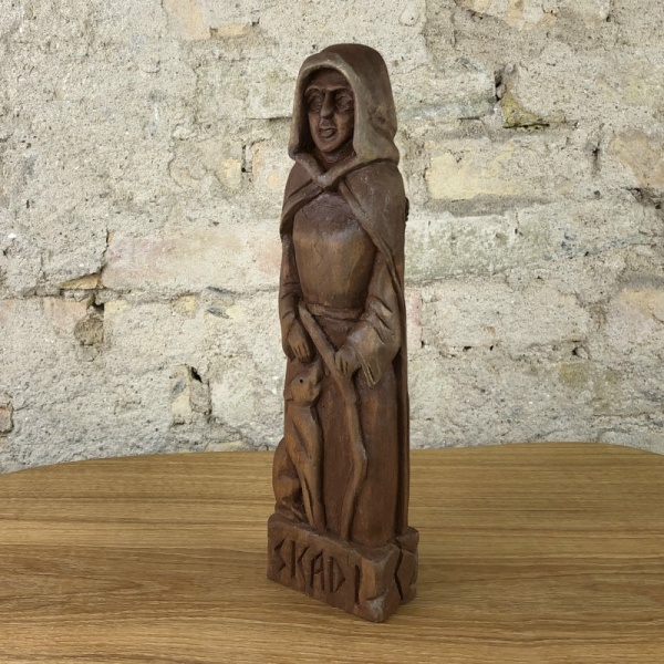 Skadi, 25cm Götterfigur handgeschnitzt aus Lindenholz, Unikat