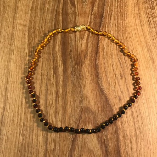 Bernsteinkette kurz, kleine Perlen, farbverlaufend, ca. 45 cm