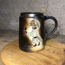 Krug, Humpen mit Bierrunen und Walküre