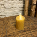 Kerze aus Bienenwachs, ca. 8 cm hoch
