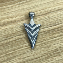 Speerspitze mit Zackenmuster als Anhänger, Edelstahl