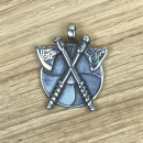 Wikinger-Amulett mit Äxten und Rundschild, Edelstahl